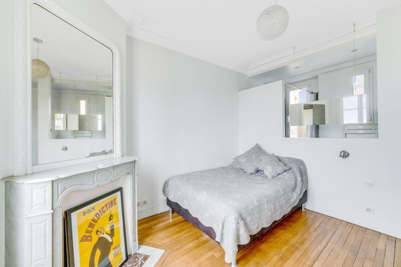 Place De La Mairie Apartment Левалоа-Пере Екстериор снимка