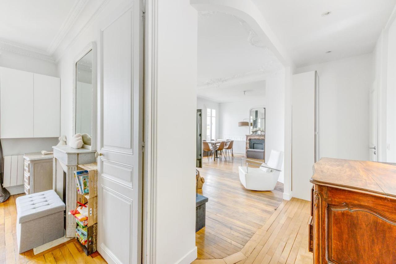 Place De La Mairie Apartment Левалоа-Пере Екстериор снимка