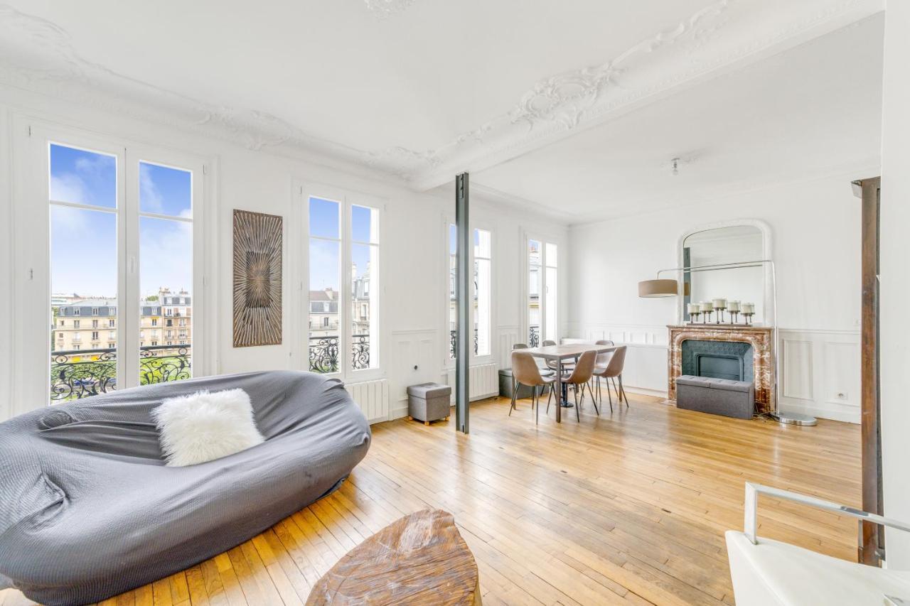 Place De La Mairie Apartment Левалоа-Пере Екстериор снимка