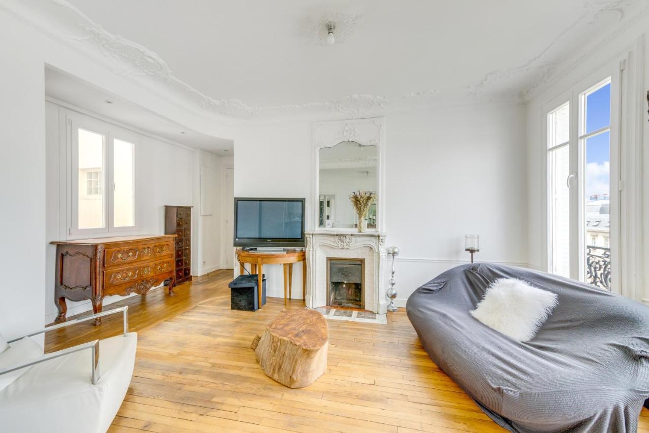Place De La Mairie Apartment Левалоа-Пере Екстериор снимка